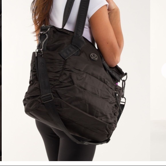 Lululemon designed in Vancouver in 1998 black shoulder bag… - Picture 5 of 12